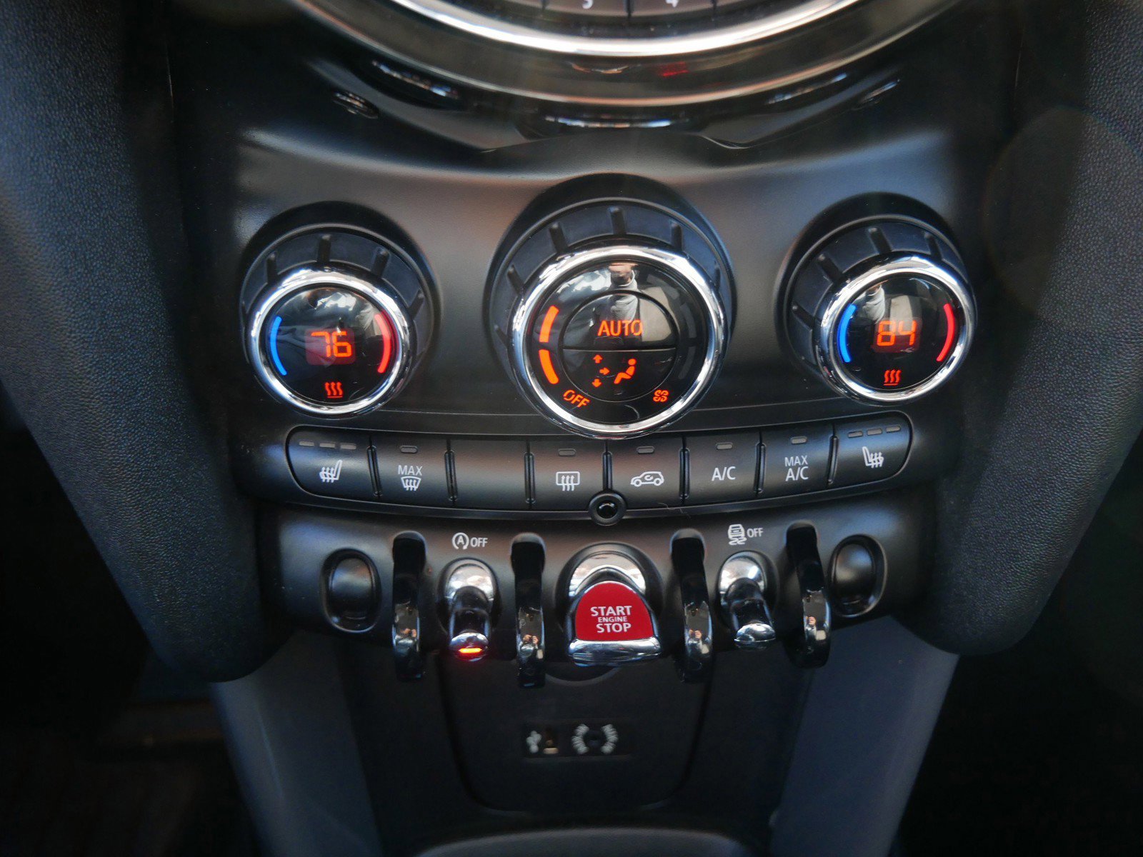 Used 2018 MINI Cooper 4-Door Hardtop image 20