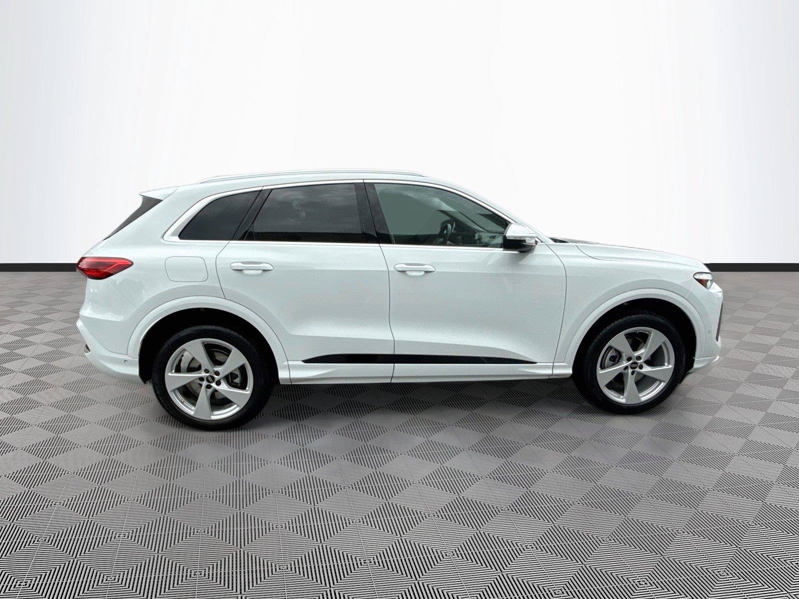Certified 2025 Audi Q5 Premium AWD/4WD image 8