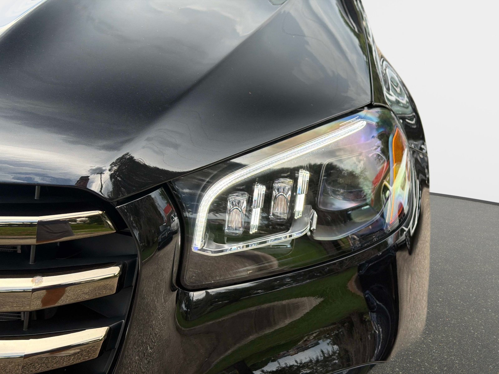 New 2026 Mercedes-Benz GLS 580 4MATIC image 9