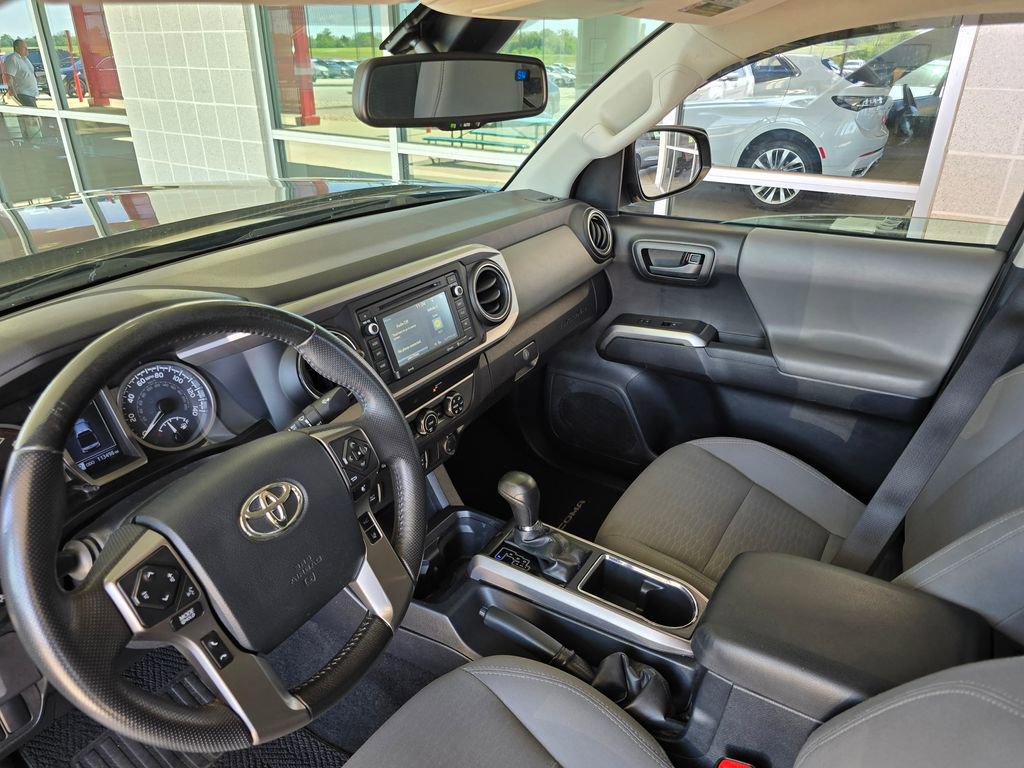 Used 2019 Toyota Tacoma SR5 AWD/4WD image 12
