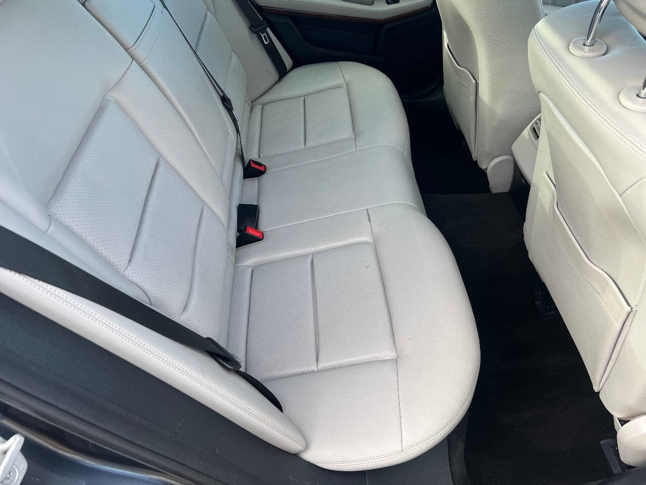 Used 2013 Mercedes-Benz E 350 4MATIC Sedan image 23