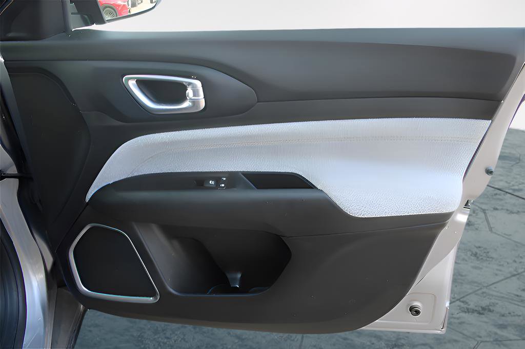 Used 2022 Jeep Compass Latitude image 23