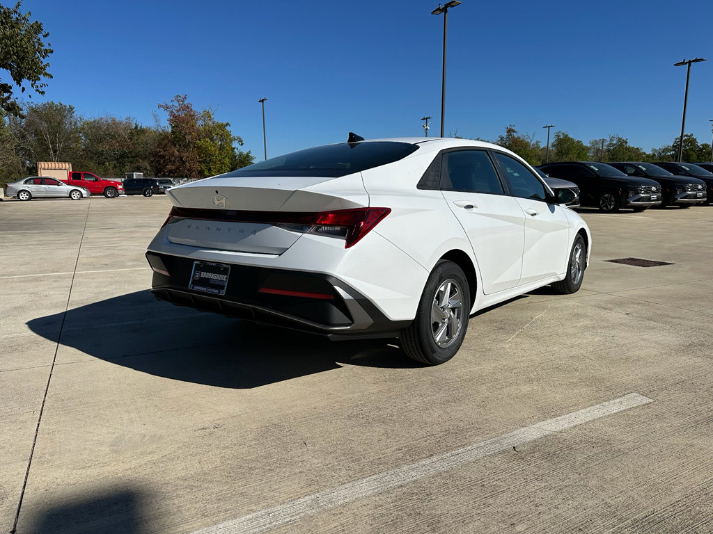 New 2026 Hyundai Elantra SE w/ Cargo Package image 5