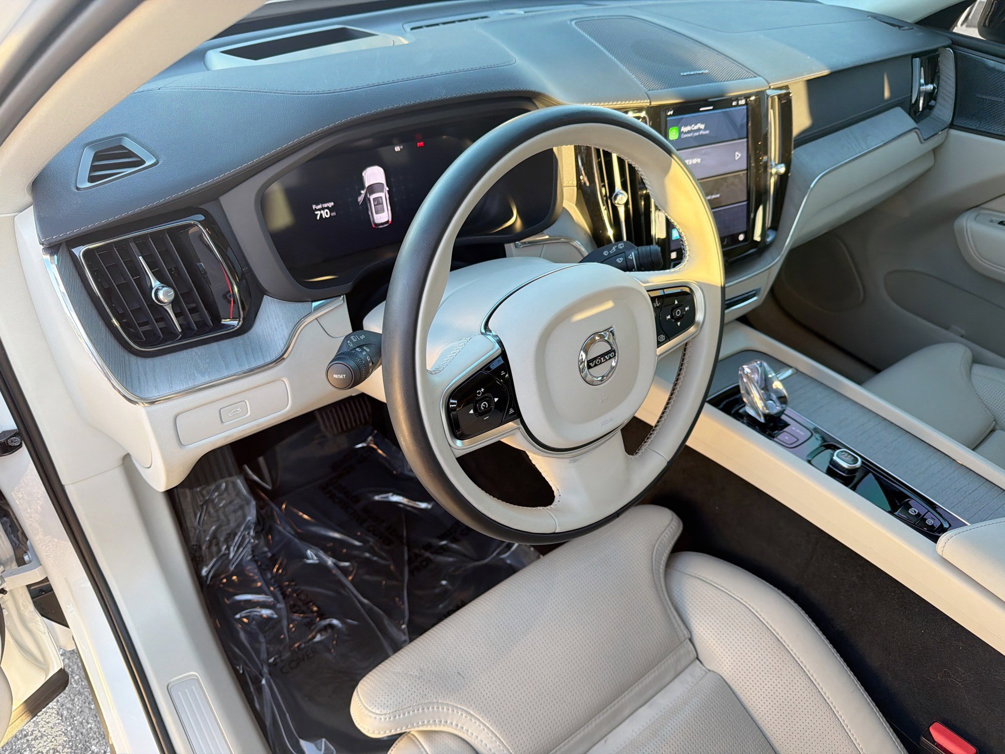 Used 2025 Volvo XC60 B5 Ultra w/ Climate Package image 26