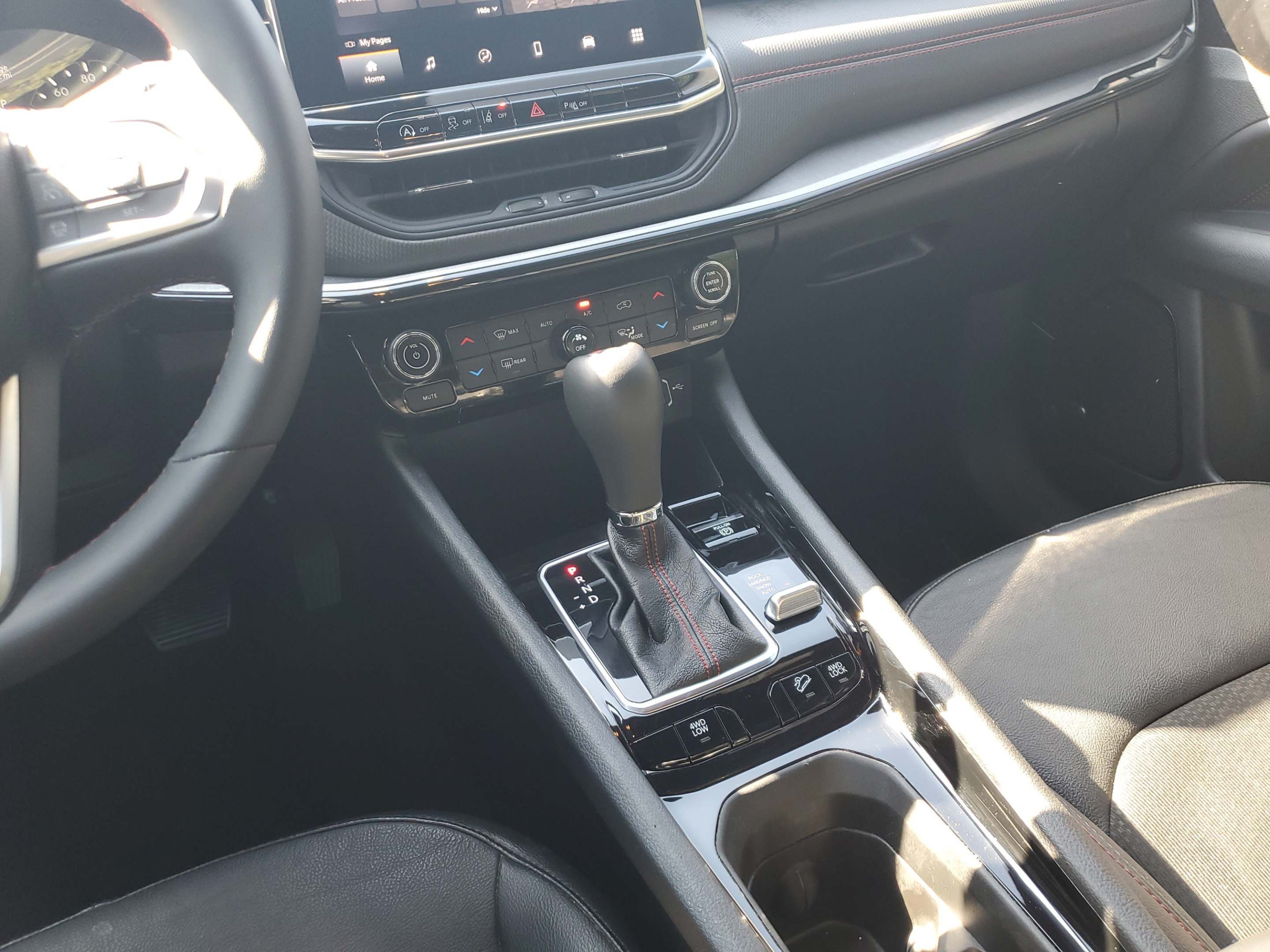 Used 2024 Jeep Compass Trailhawk w/ Sun and Sound Group AWD/4WD image 15