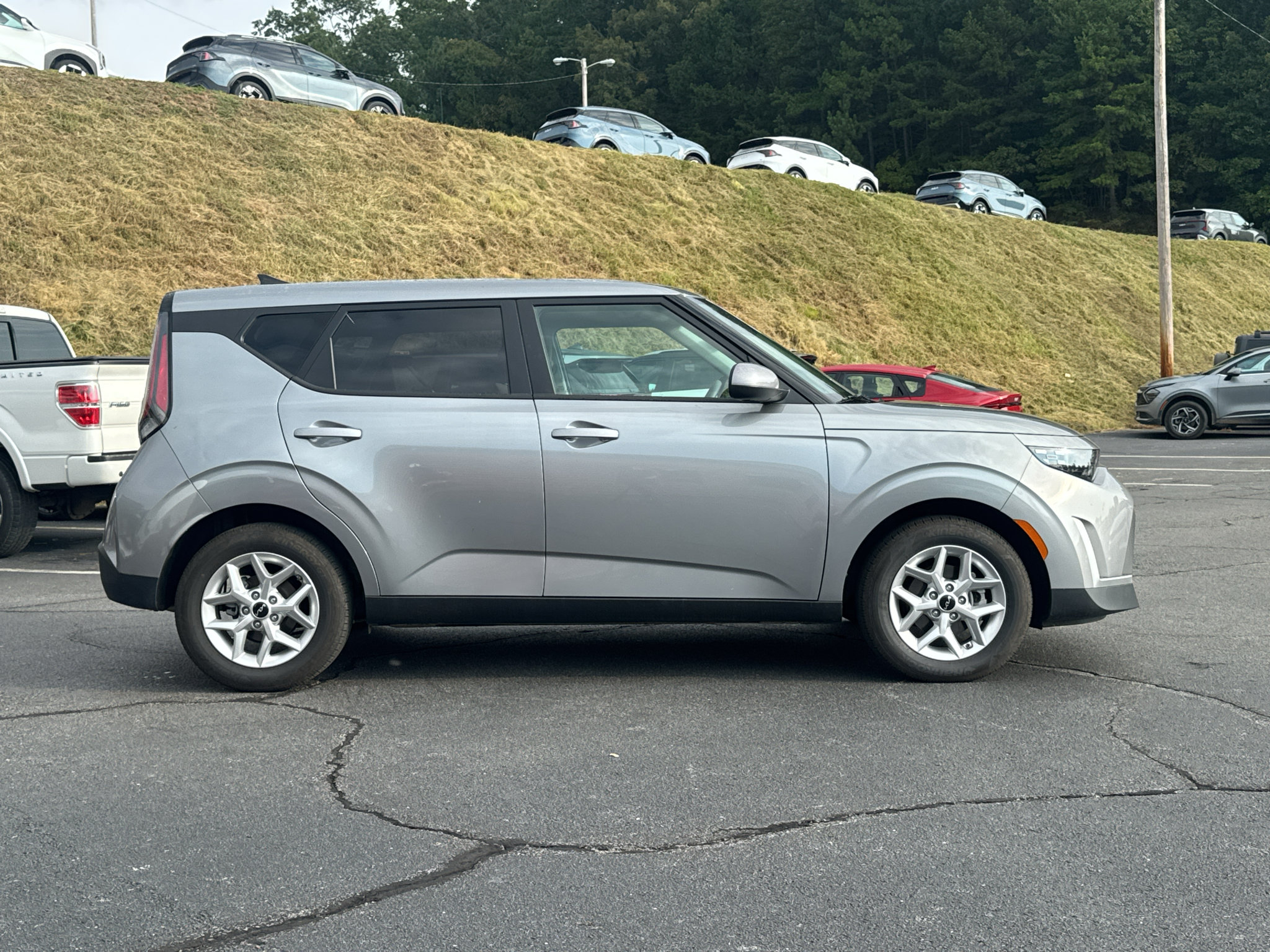 Certified 2025 Kia Soul LX w/ LX Technology Package FWD image 18