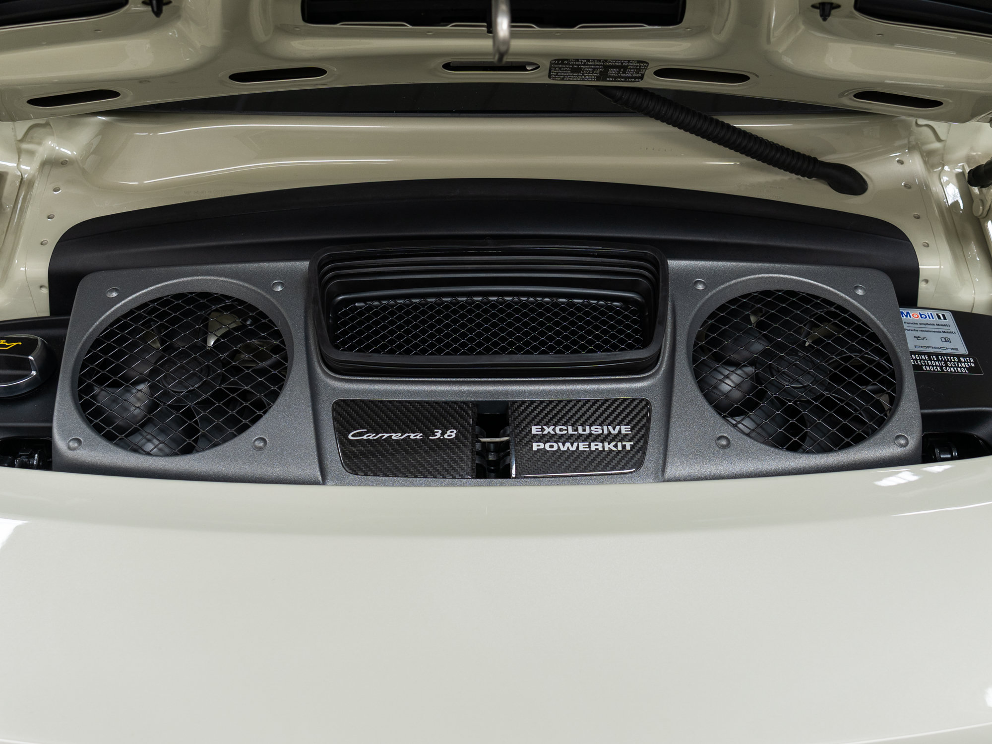 Certified 2014 Porsche 911 50th Anniversary Edition RWD image 15