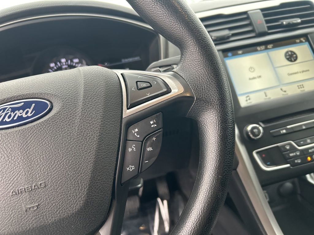 Used 2018 Ford Fusion SE w/ Fusion SE Technology Package image 16