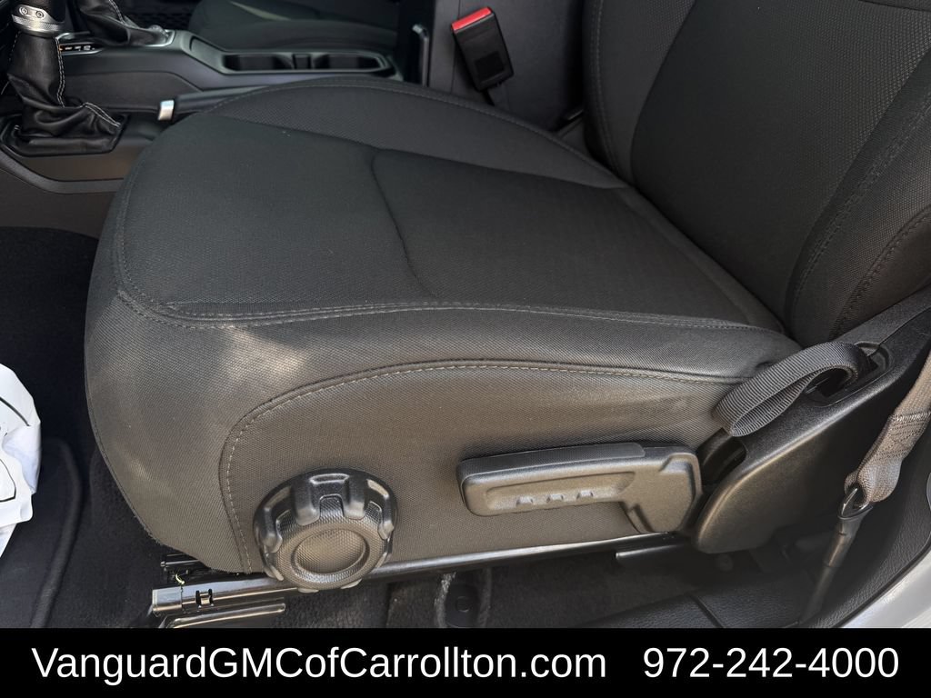 Used 2022 Jeep Wrangler Unlimited Sahara AWD/4WD image 28
