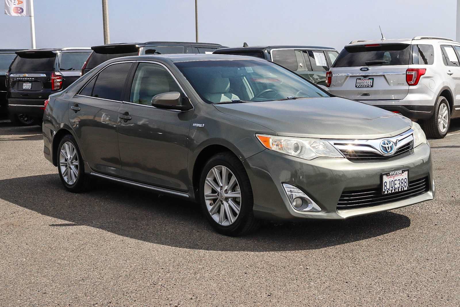Used 2014 Toyota Camry XLE w/ Leather Package FWD image 3