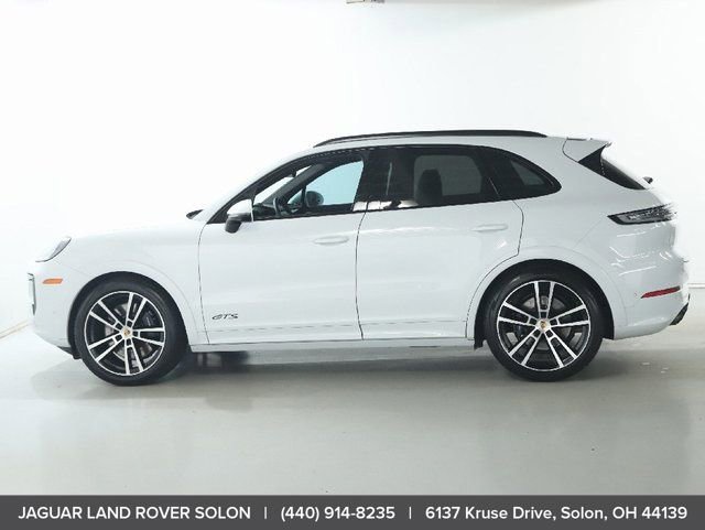 Used 2025 Porsche Cayenne GTS AWD/4WD image 4