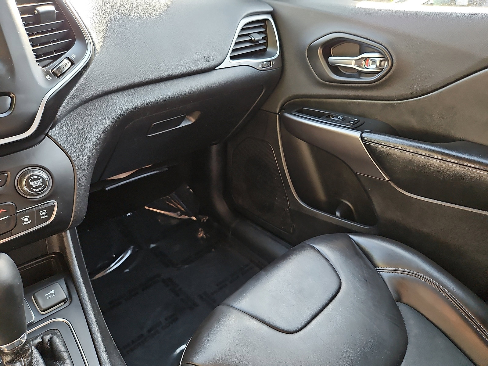 Used 2019 Jeep Cherokee Latitude Plus w/ Cold Weather Group image 25