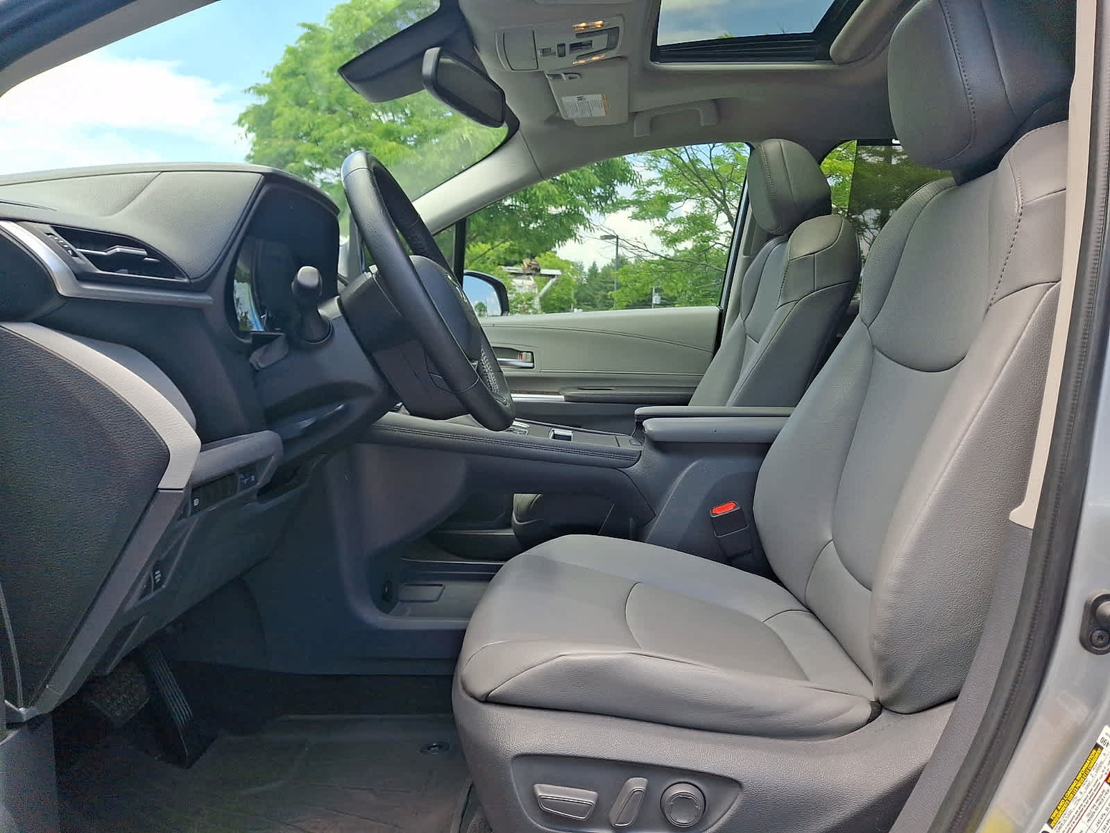 Certified 2021 Toyota Sienna XLE w/ XLE Plus Package FWD image 15