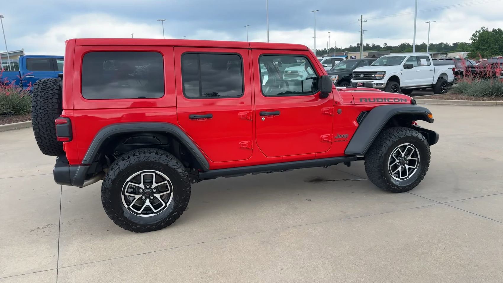 Used 2025 Jeep Wrangler Unlimited Rubicon AWD/4WD image 8