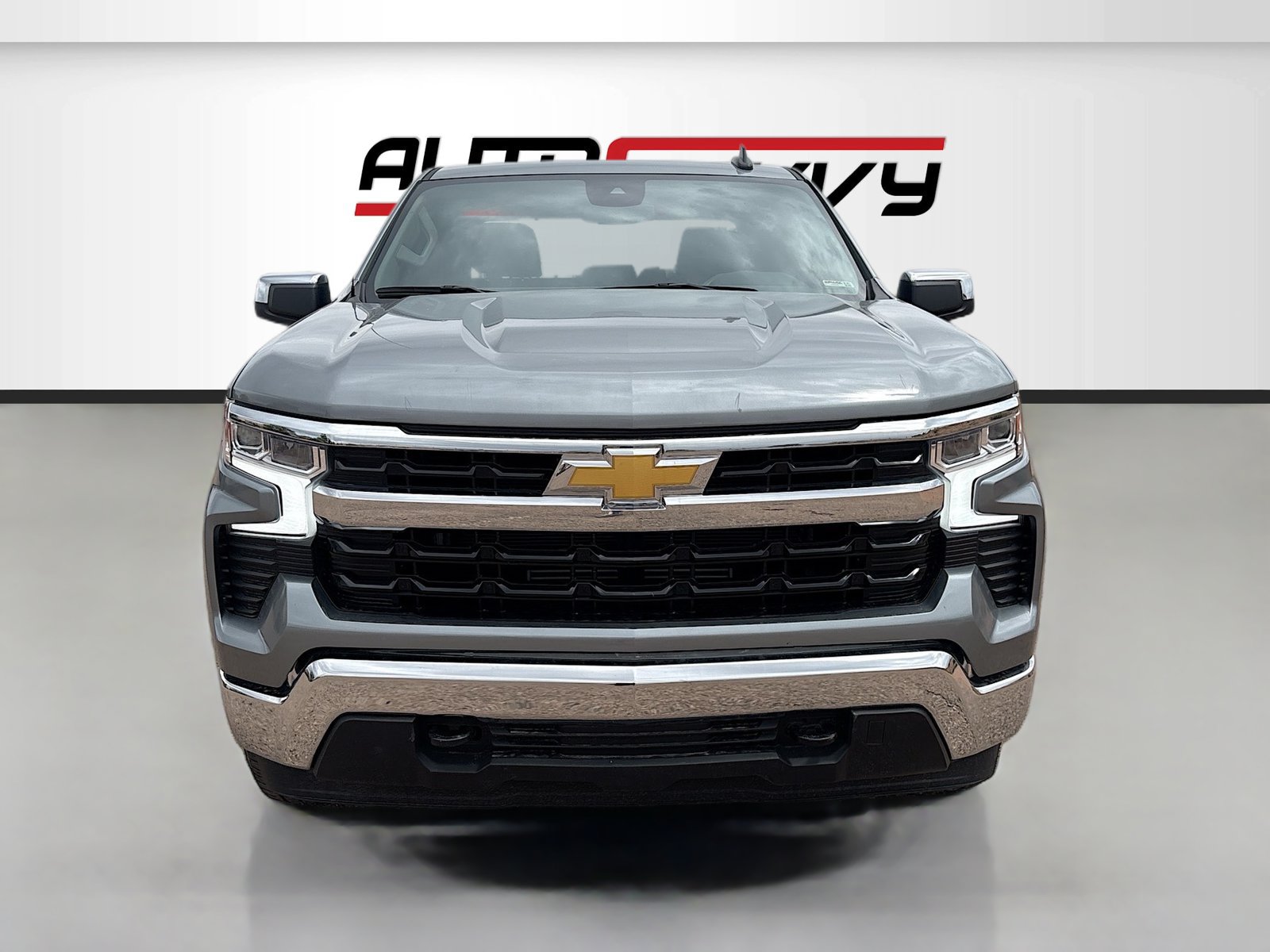 Used 2025 Chevrolet Silverado 1500 LT AWD/4WD image 2