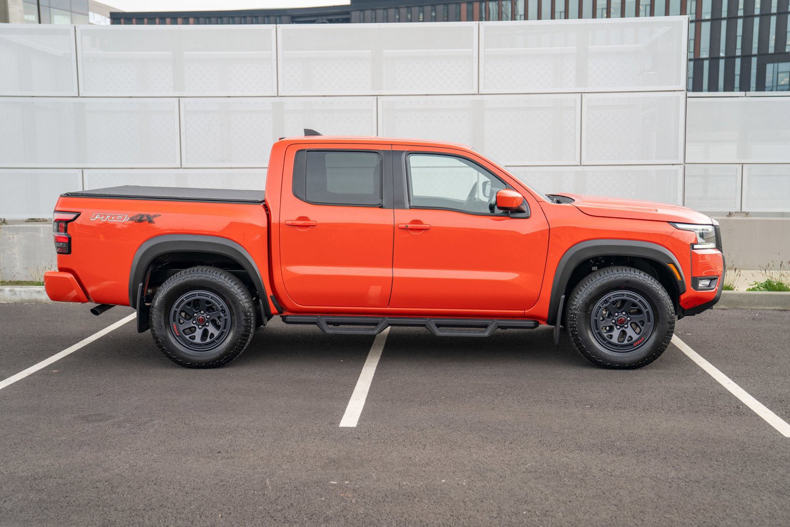 Used 2025 Nissan Frontier PRO-4X image 8