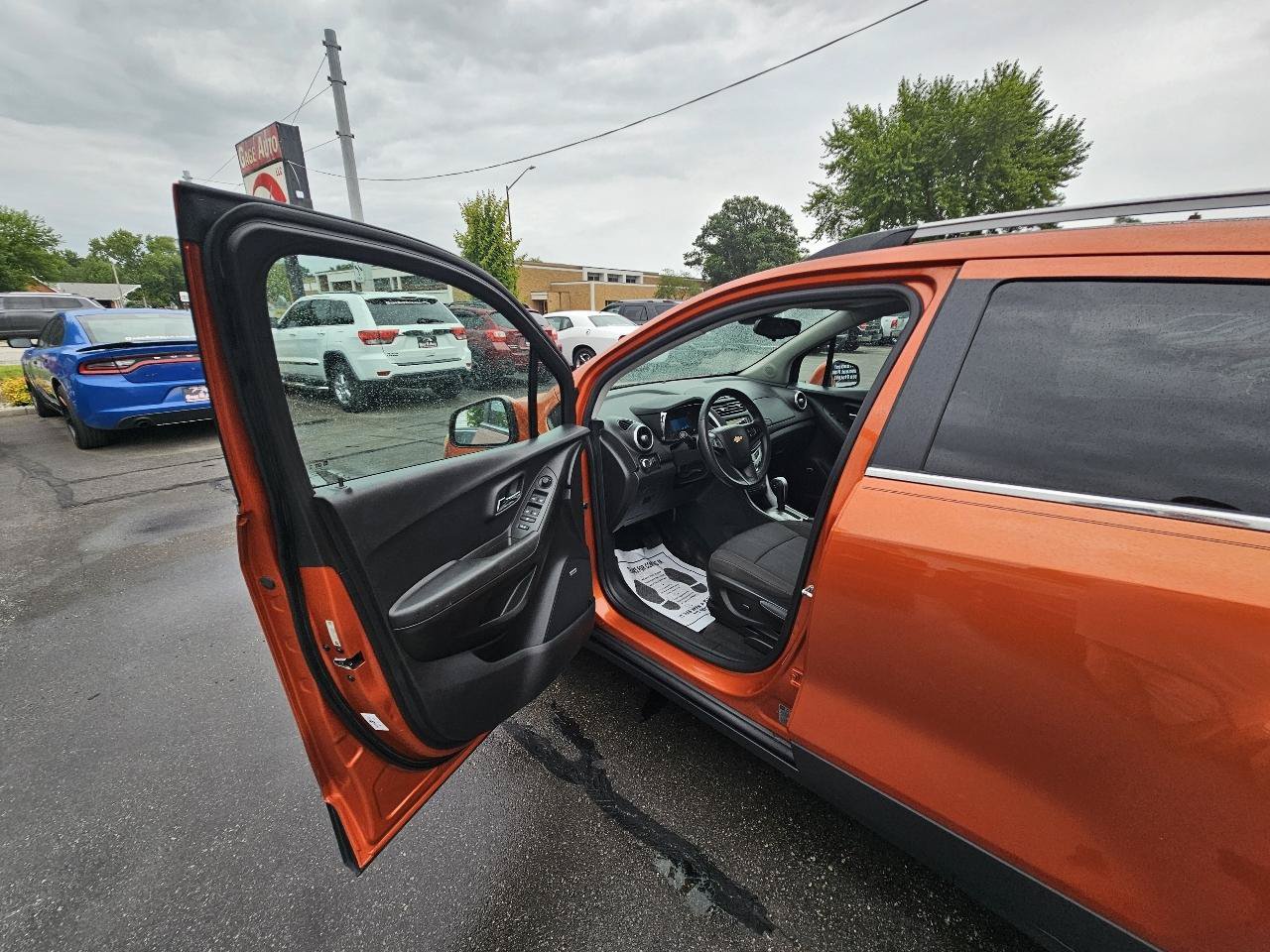 Used 2015 Chevrolet Trax LT w/ LT Sun and Sound Package FWD image 18