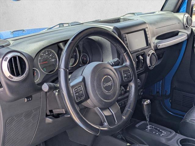 Used 2015 Jeep Wrangler Unlimited Sahara w/ Connectivity Group AWD/4WD image 8