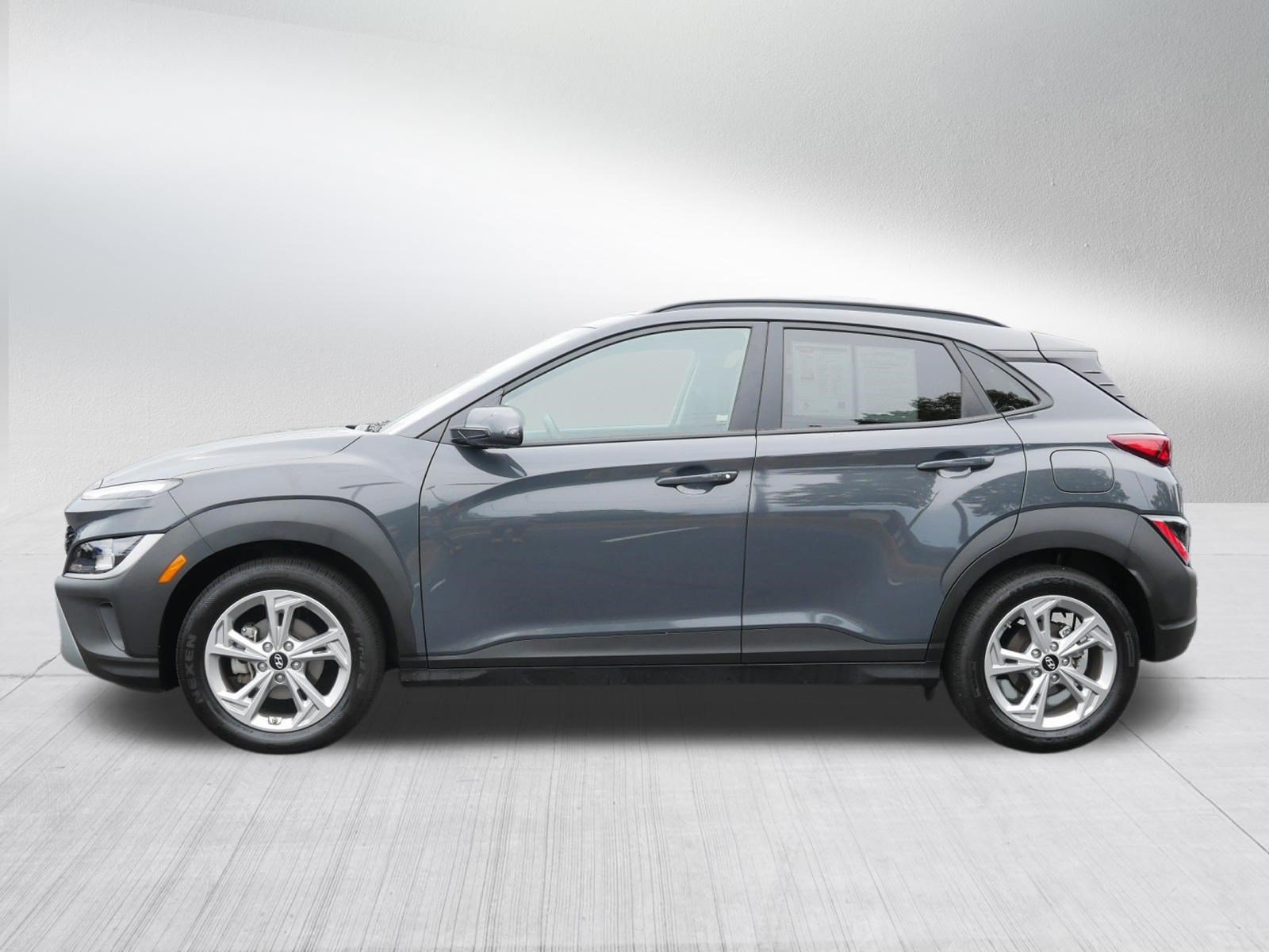 Used 2023 Hyundai Kona SEL w/ Convenience Package FWD image 4