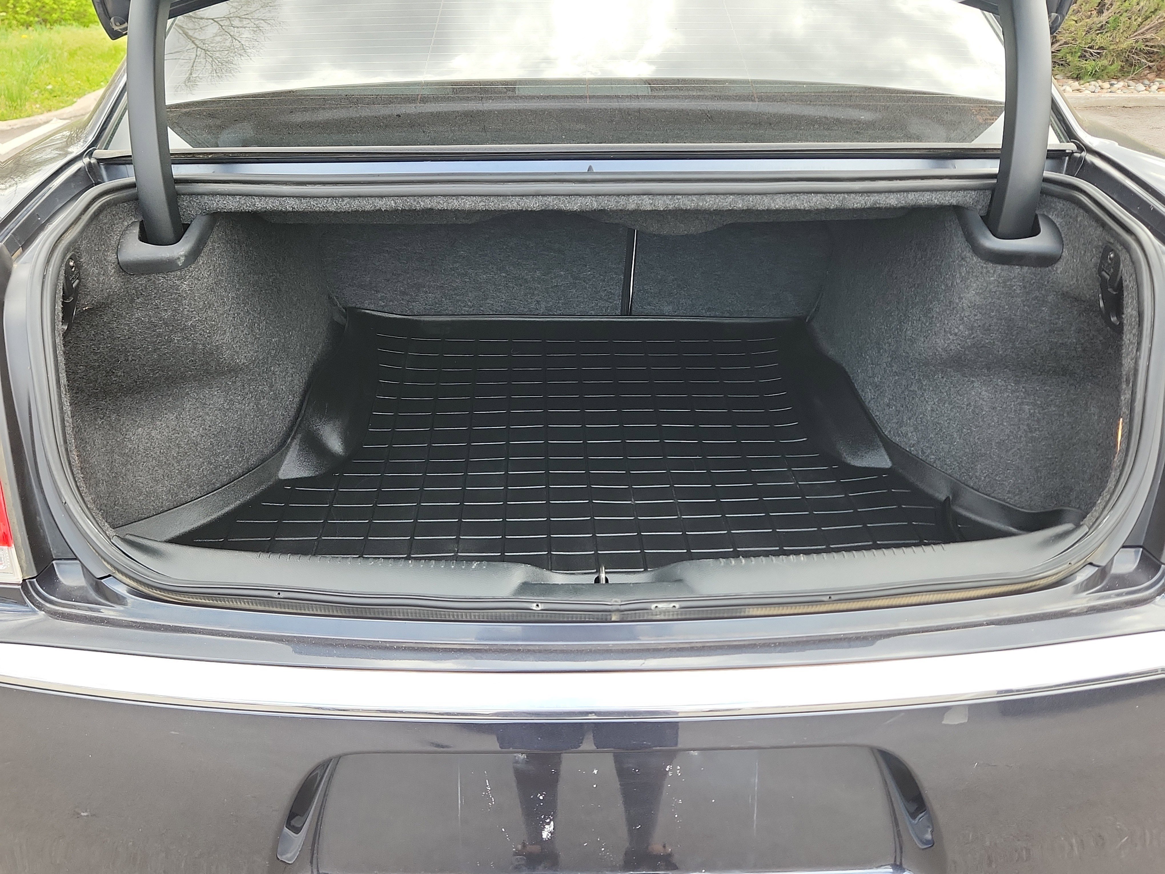 Used 2018 Chrysler 300 Limited image 12