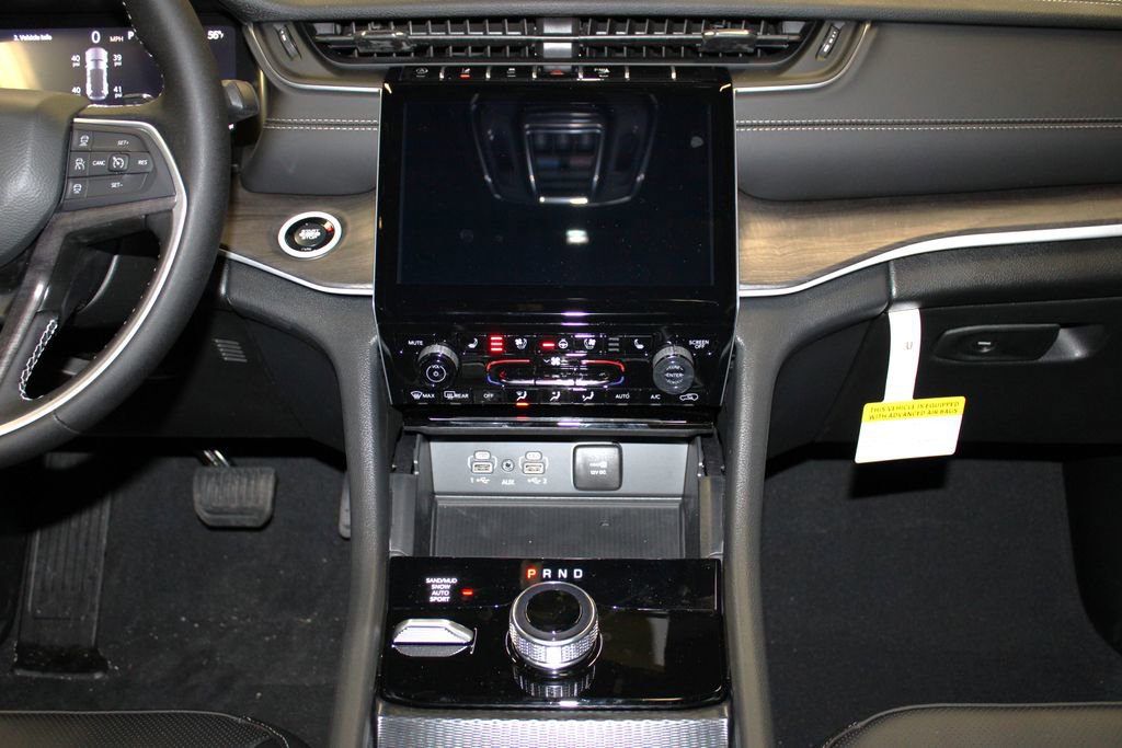 New 2025 Jeep Grand Cherokee Limited w/ Luxury Tech Group II image 12