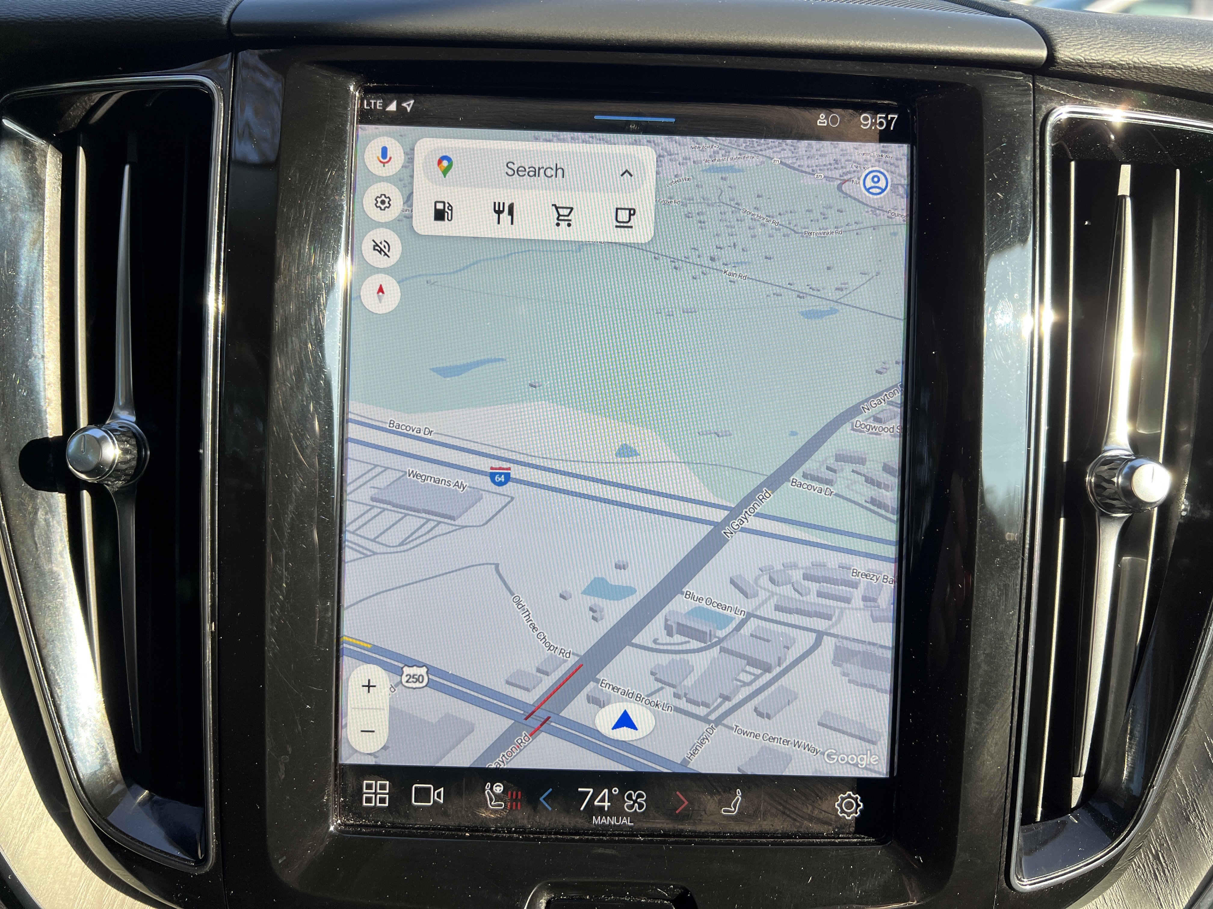 Used 2025 Volvo XC60 B5 Plus w/ Climate Package image 24