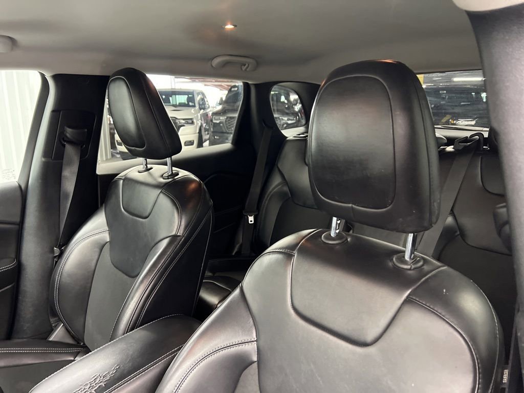 Used 2020 Jeep Cherokee Latitude Plus FWD image 16