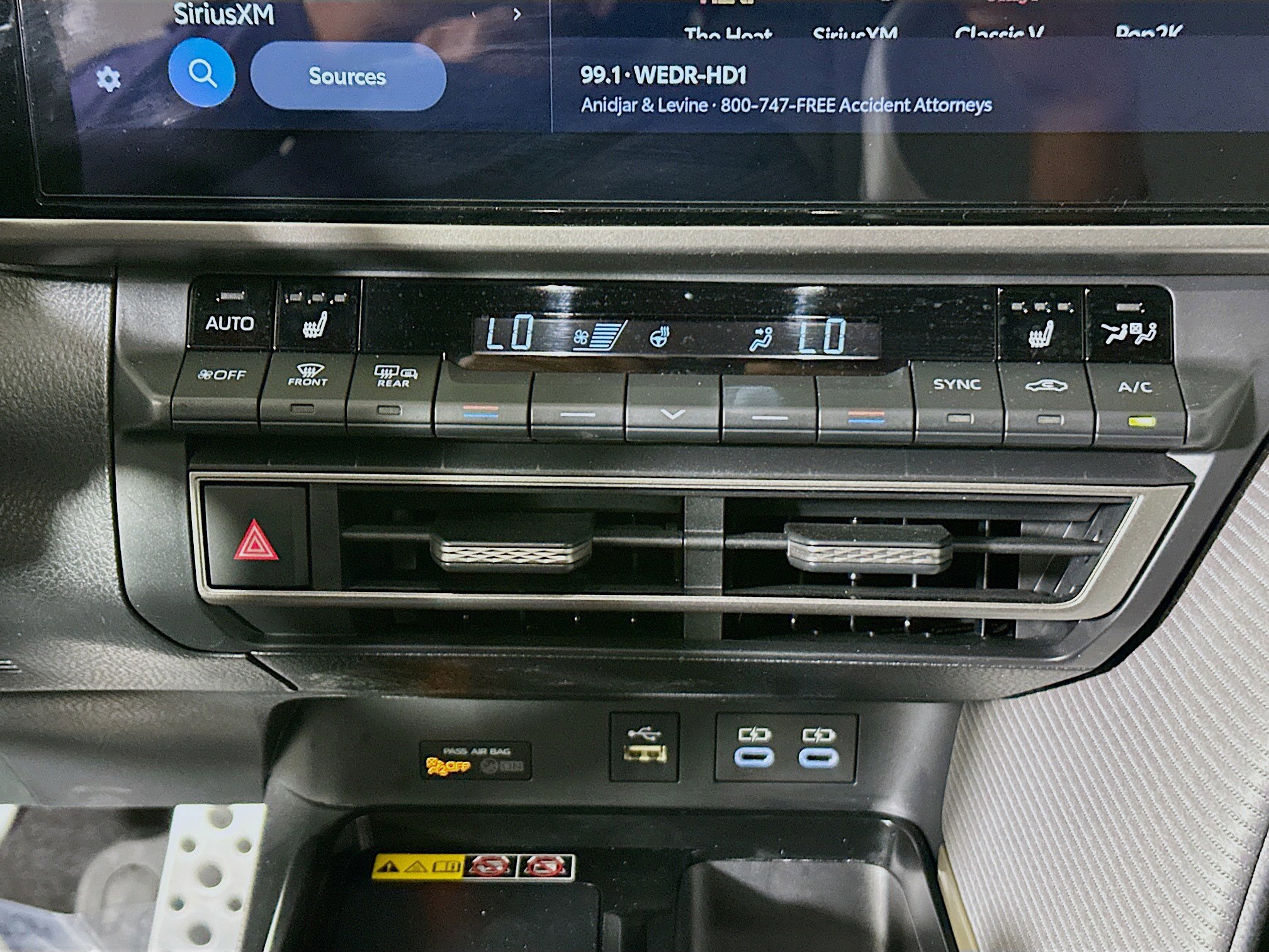 Used 2025 Toyota Camry SE w/ Multimedia Upgrade Package FWD image 23
