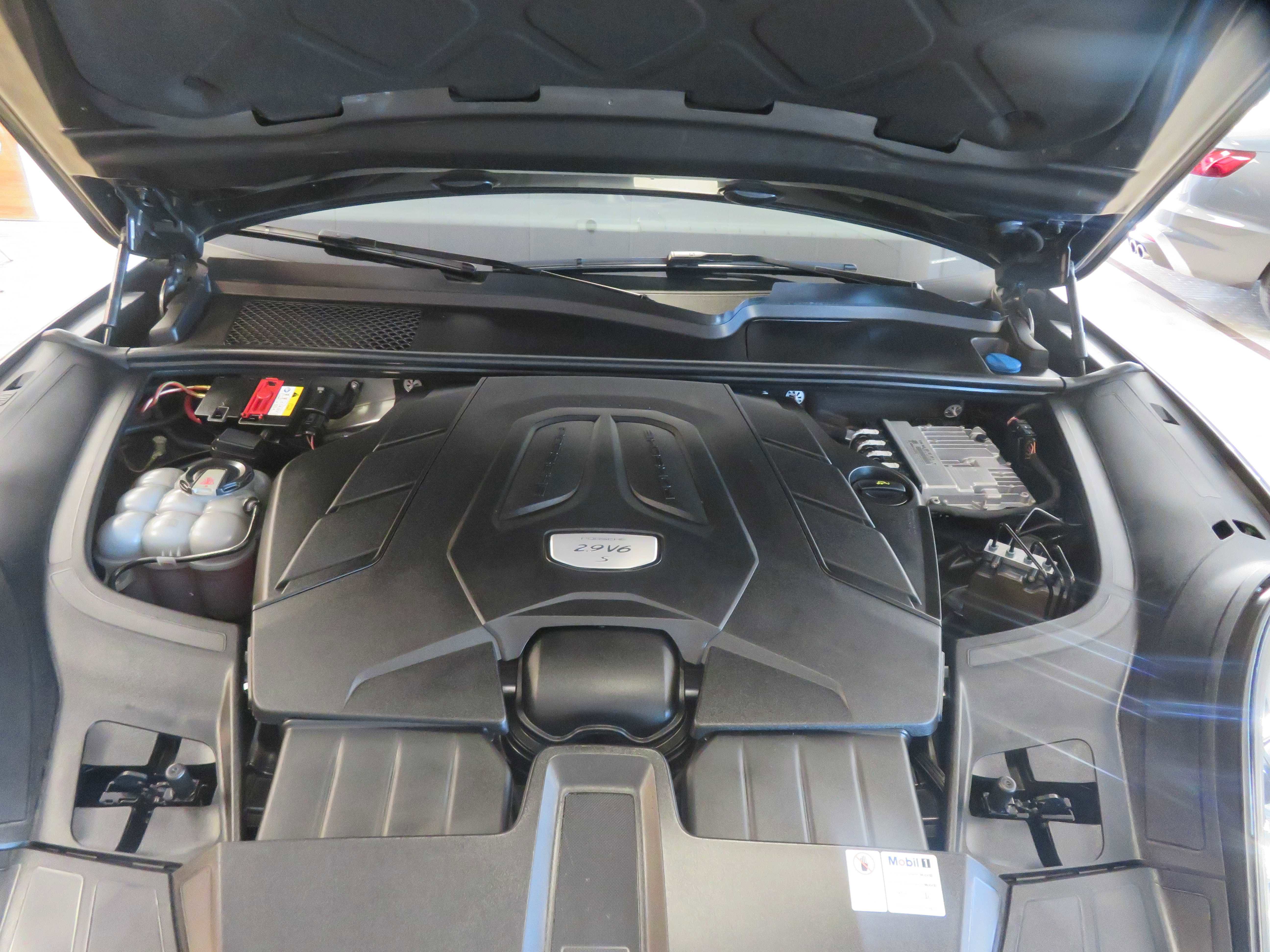 Used 2020 Porsche Cayenne S image 55