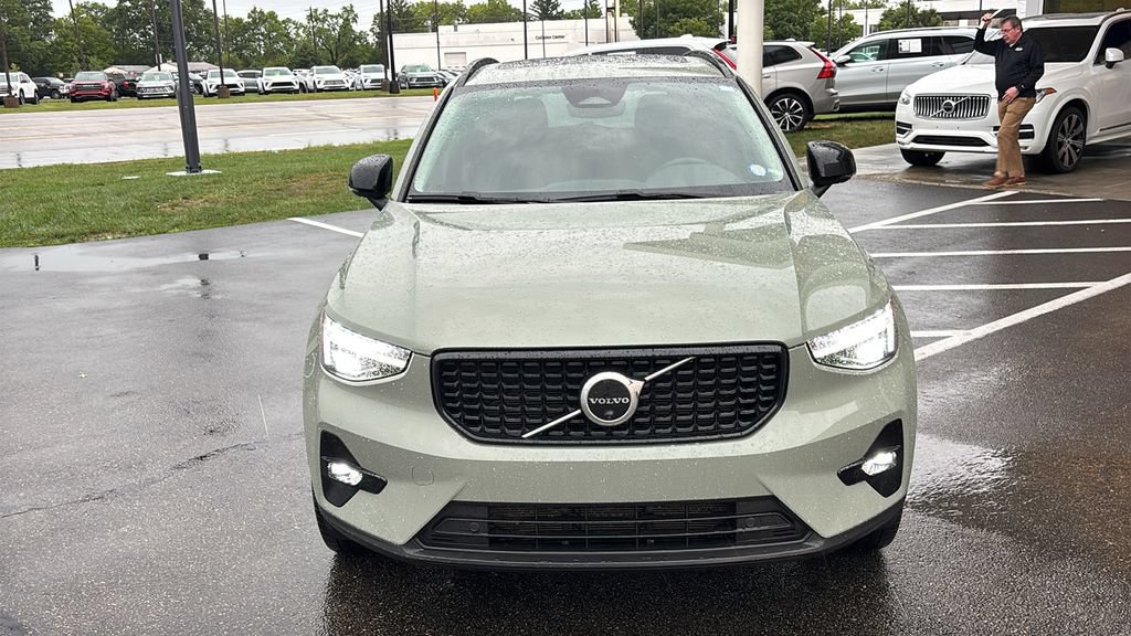 Used 2023 Volvo XC40 B5 Plus w/ Climate Package AWD/4WD image 5