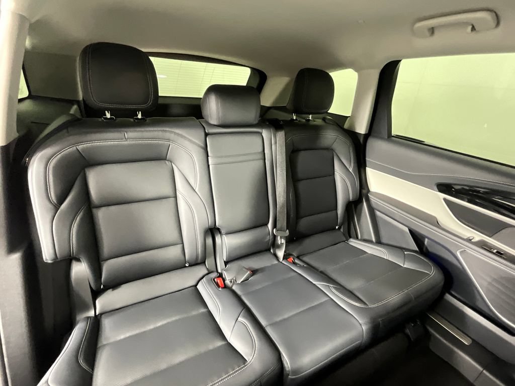 Used 2025 Lincoln Nautilus Premier AWD/4WD image 22
