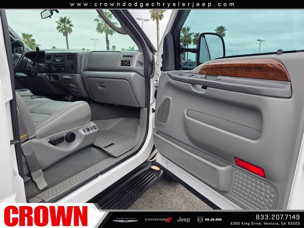 Used 2004 Ford F350 Lariat AWD/4WD image 21