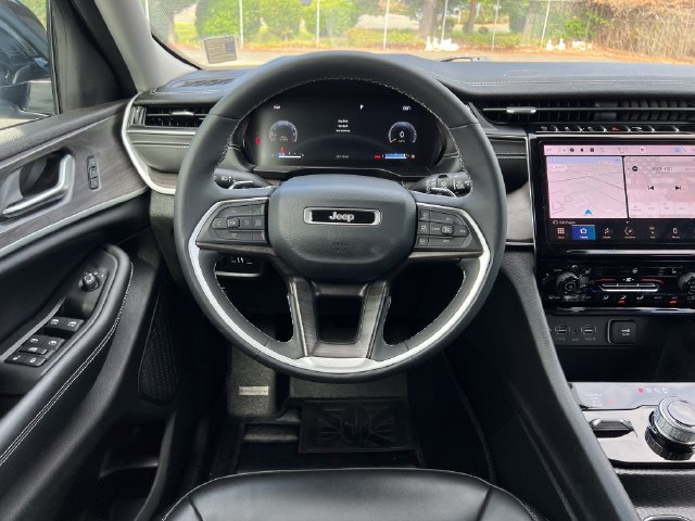 Used 2024 Jeep Grand Cherokee L Limited AWD/4WD image 18