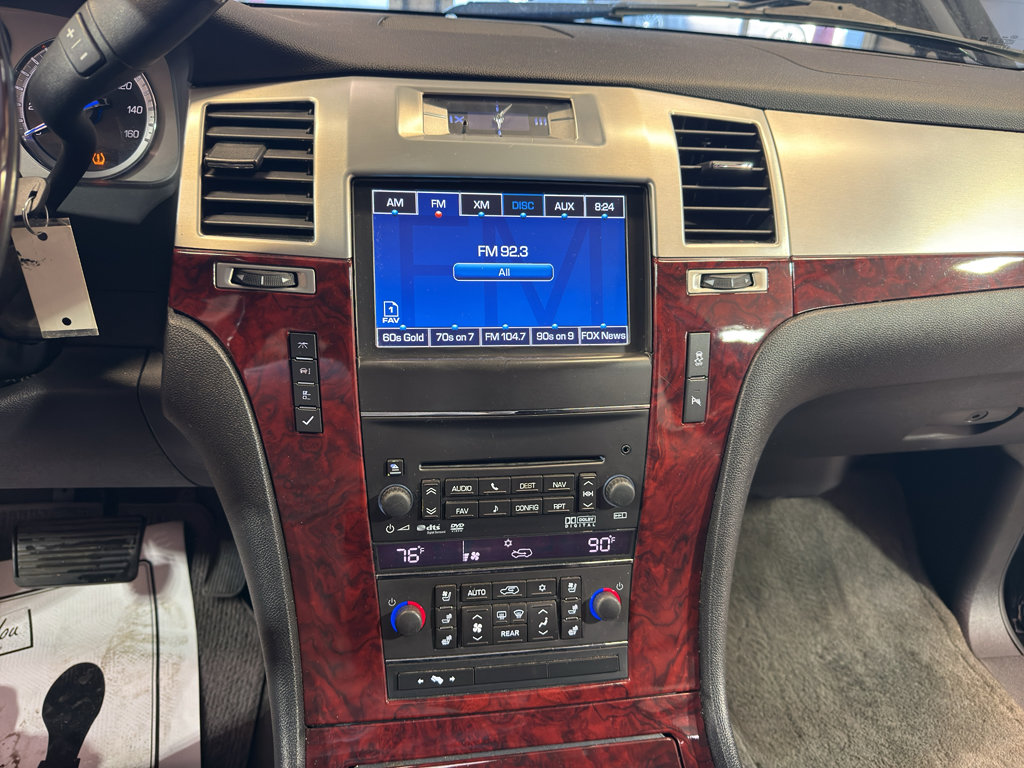 Used 2014 Cadillac Escalade Luxury AWD/4WD image 18