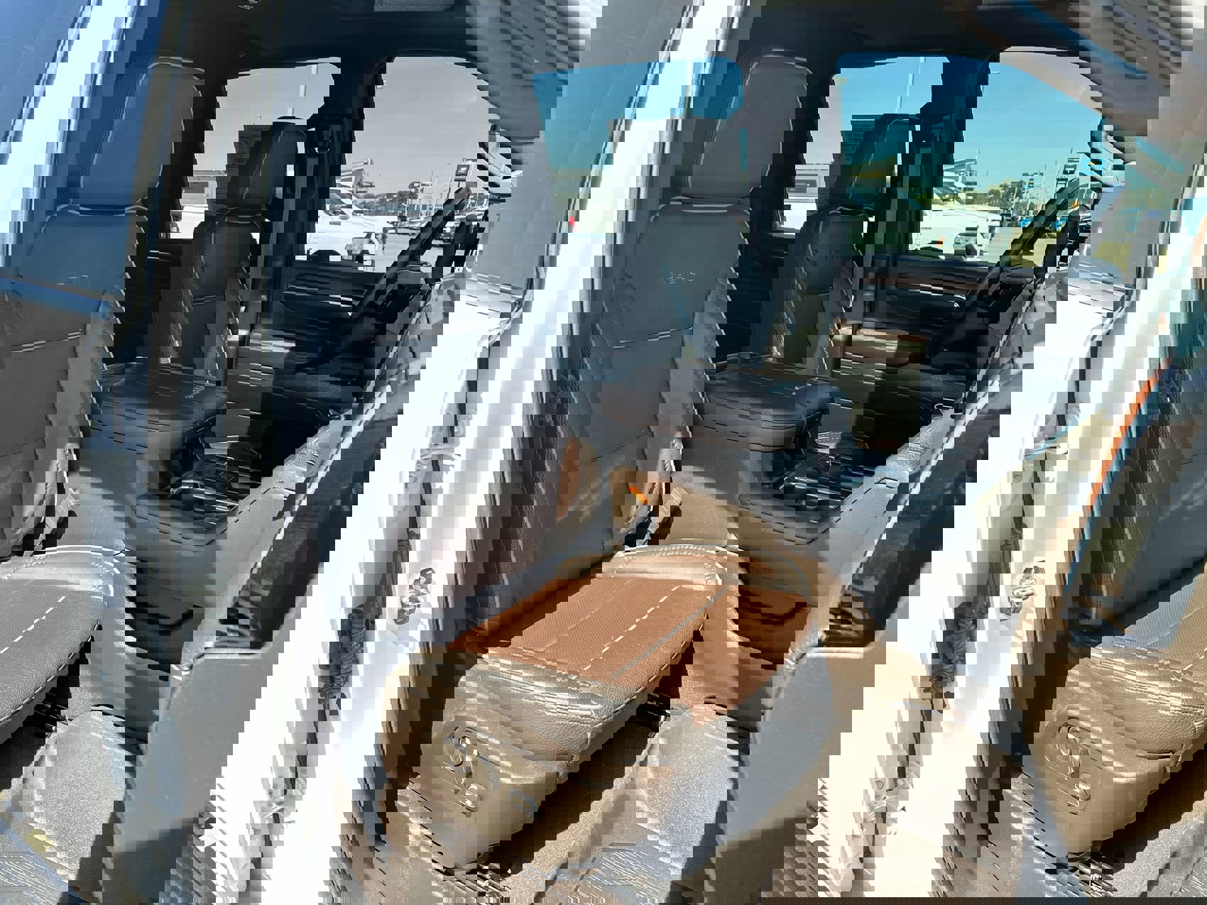 Used 2024 GMC Sierra 3500 Denali w/ Technology Package image 26