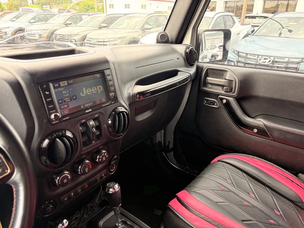 Used 2012 Jeep Wrangler Unlimited Sahara AWD/4WD image 18