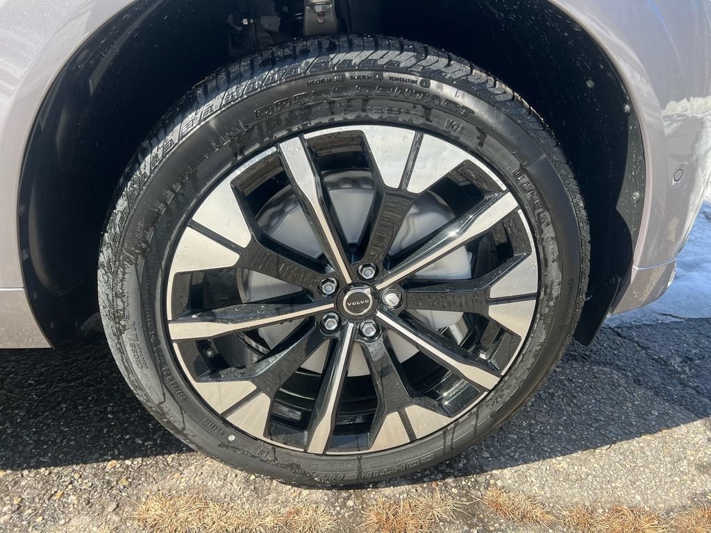 New 2026 Volvo XC60 B5 Plus w/ Protection Package Premier AWD/4WD image 12