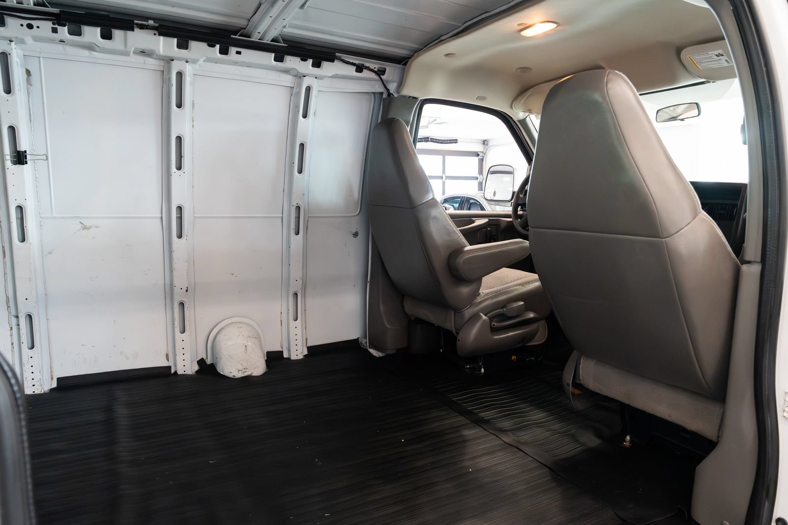 Used 2006 GMC Savana 1500 RWD image 24