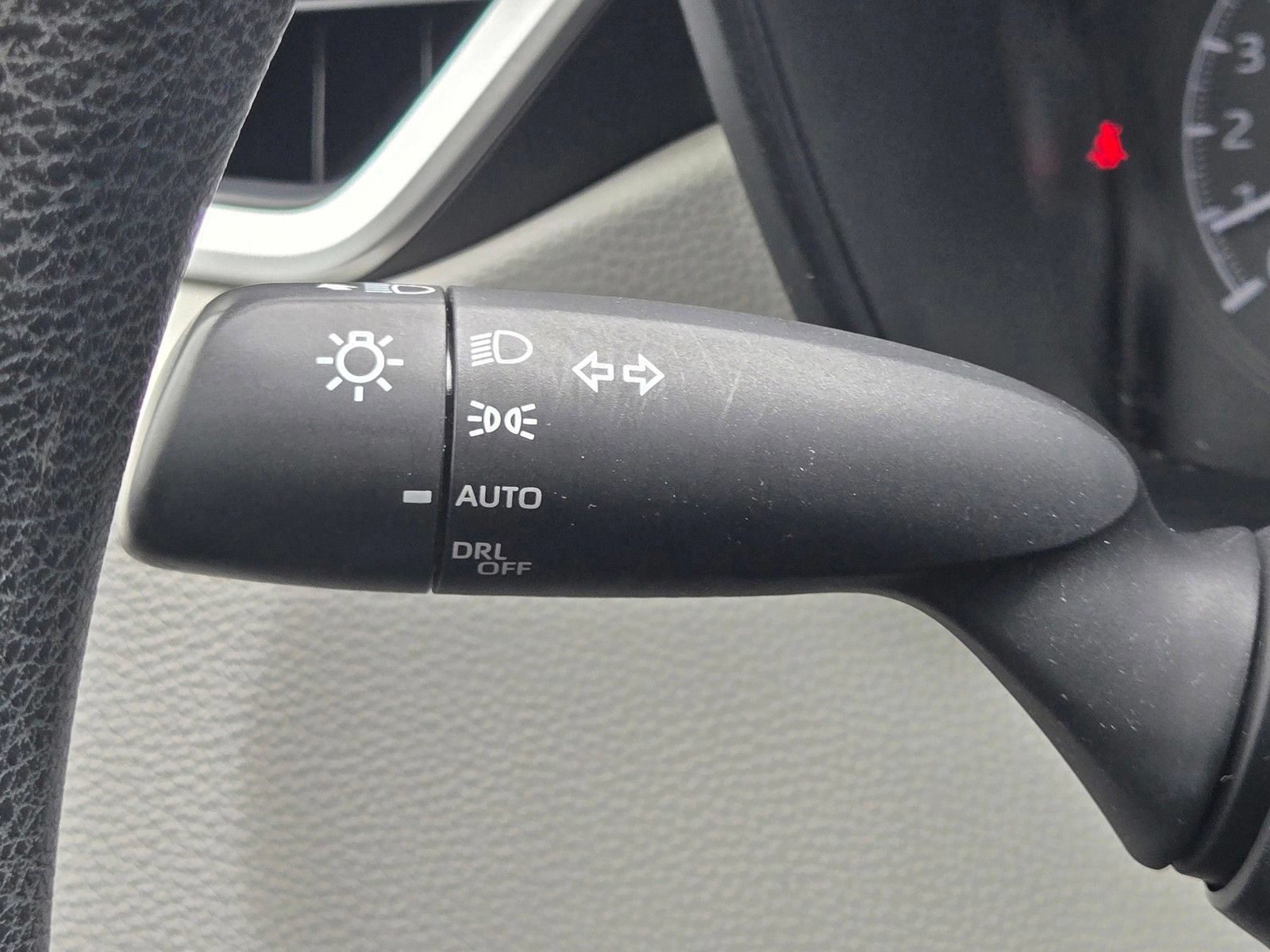 Used 2020 Toyota Corolla LE w/ Carpet Mat Package (TMS) FWD image 24