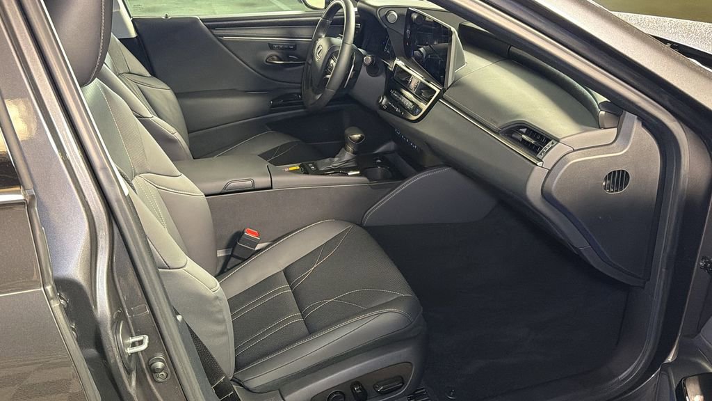 Certified 2025 Lexus ES 300h w/ Luxury Package FWD image 10