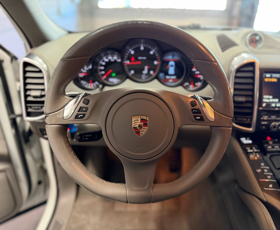 Used 2014 Porsche Cayenne Diesel Platinum Edition AWD/4WD image 13