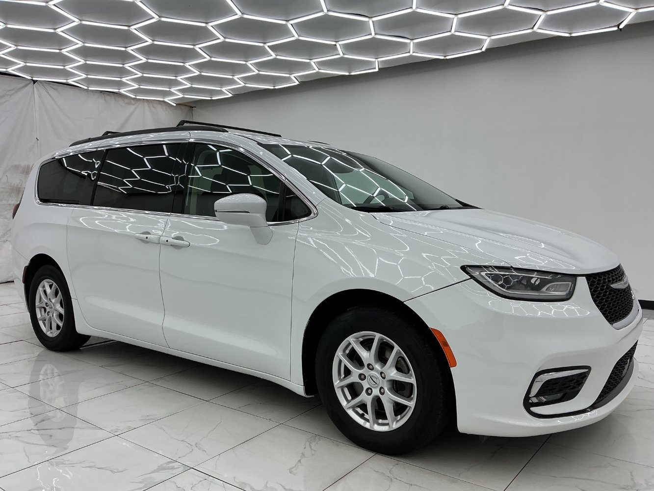 Used 2022 Chrysler Pacifica Touring-L FWD image 7