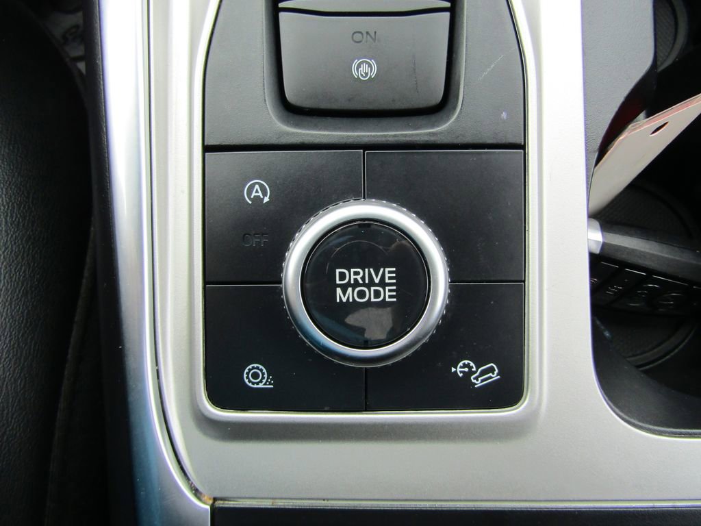 Used 2024 Ford Explorer XLT w/ Equipment Group 202A AWD/4WD image 31