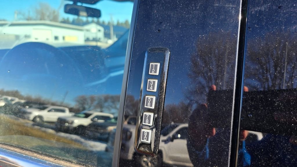 Used 2021 Ford F150 Lariat image 10