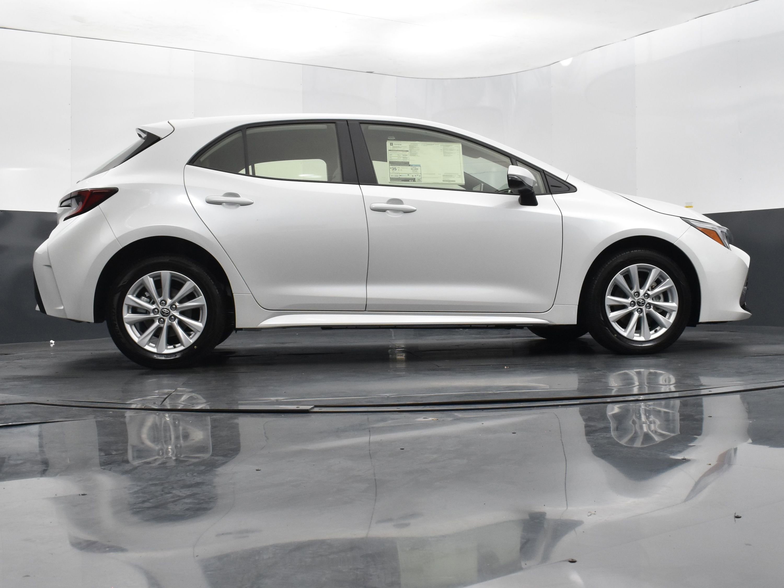 Used 2025 Toyota Corolla SE image 41