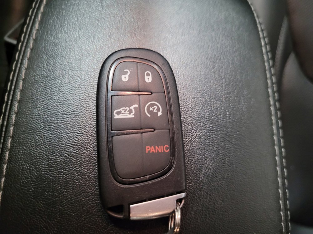Used 2021 Jeep Cherokee Latitude Lux w/ Comfort/Convenience Group AWD/4WD image 32