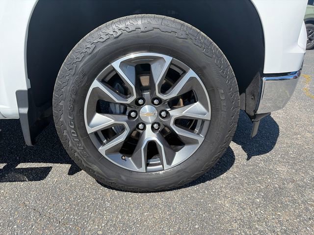Used 2024 Chevrolet Silverado 1500 LT AWD/4WD image 12