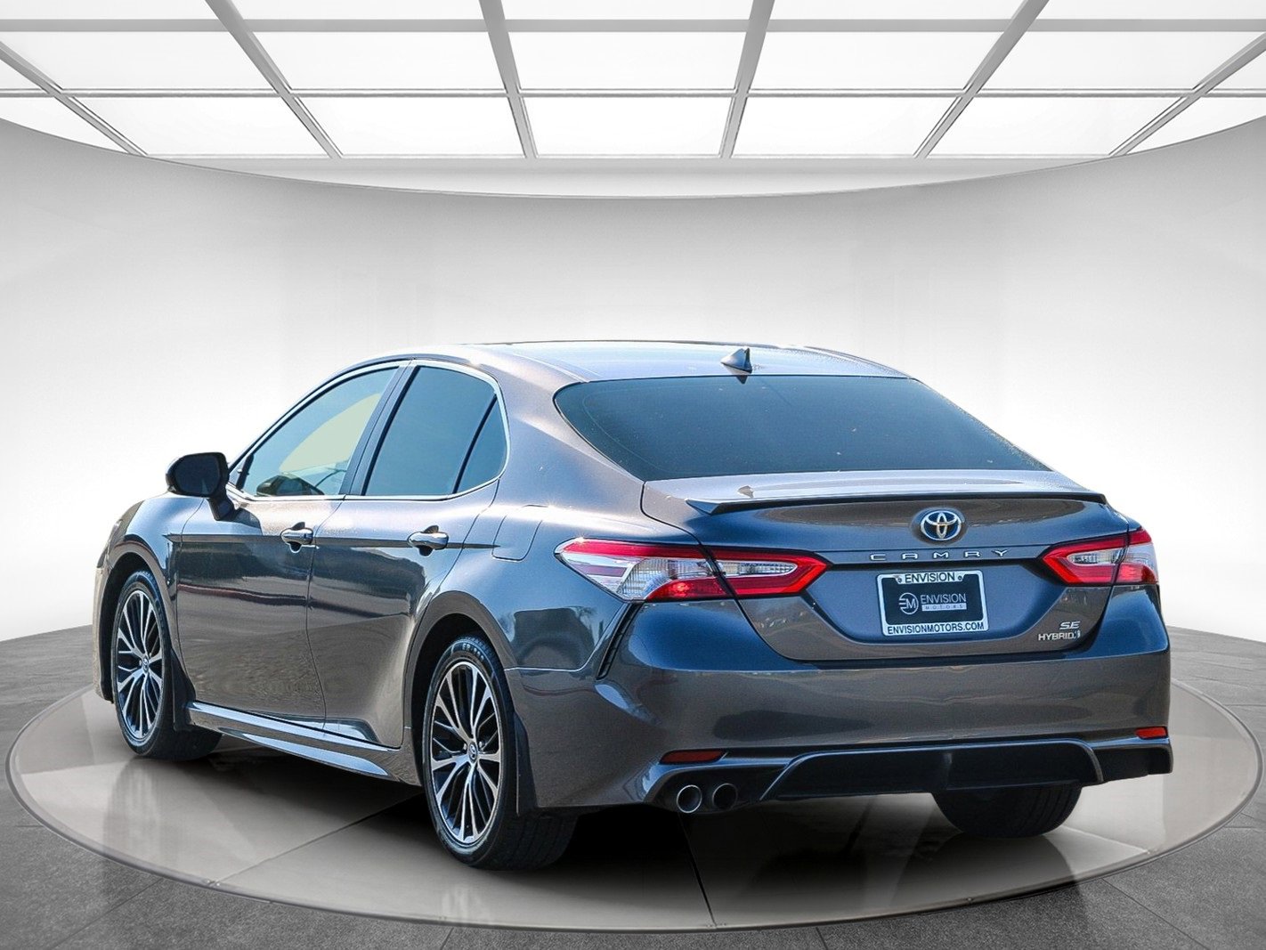Used 2020 Toyota Camry SE image 2