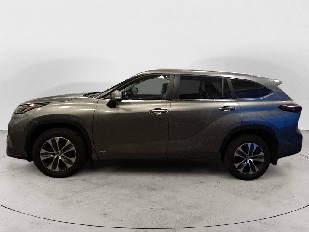 Certified 2026 Toyota Highlander XLE AWD/4WD image 2