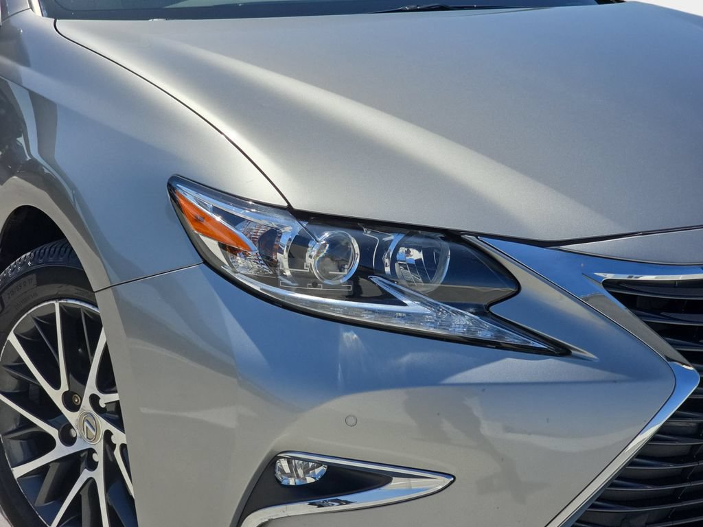 Used 2017 Lexus ES 350 w/ Navigation System Package FWD image 34